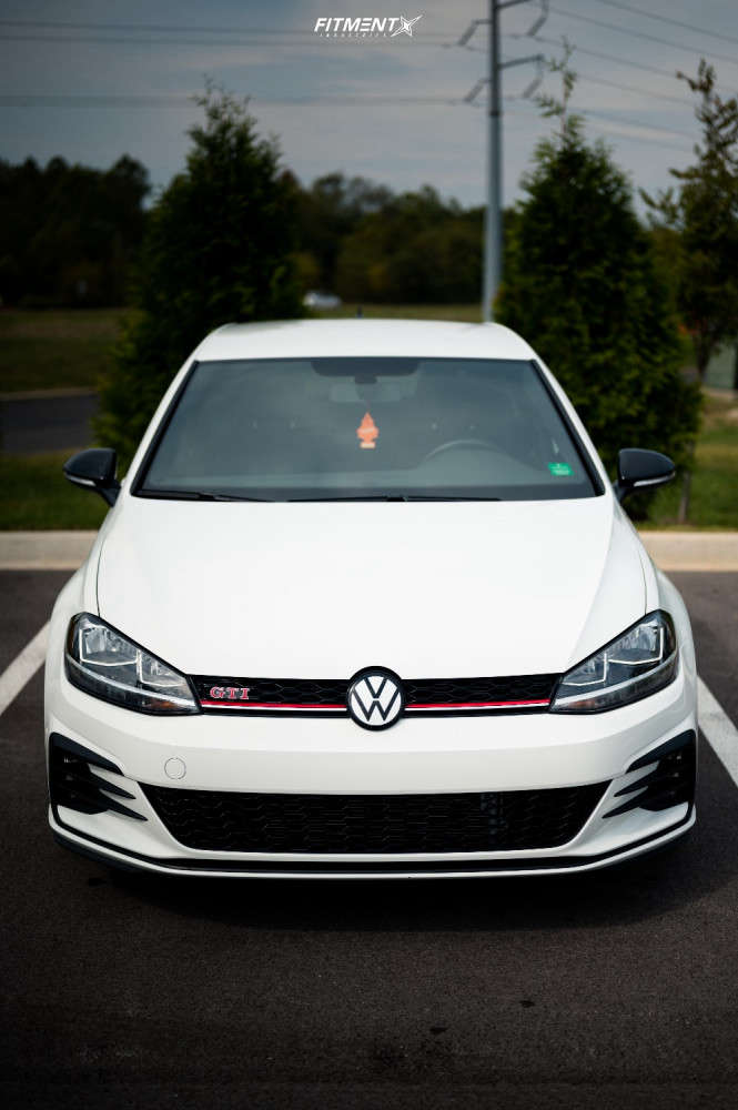 2021 Volkswagen GTI S with 18x8.5 Fifteen52 Turbomac and Michelin