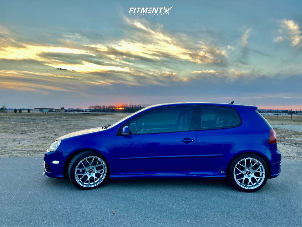 2008 Volkswagen R32 Base with 18x8.5 VMR V710 and Michelin 235x40 on ...