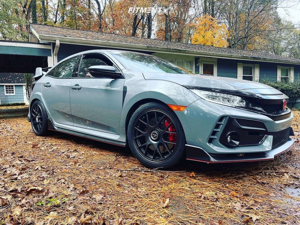 2021 Honda Civic Type R with 18x8.5 Fifteen52 Apex and Michelin