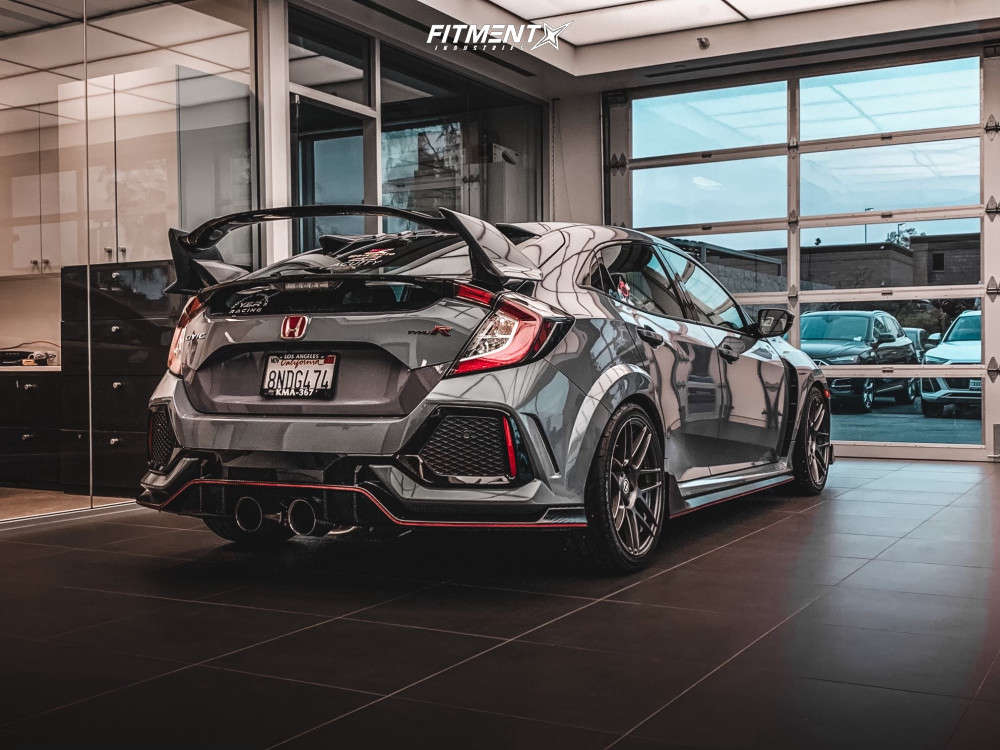 2019 Honda Civic Type R with 18x8.5 Curva Cff300 and Firestone 255x35 ...