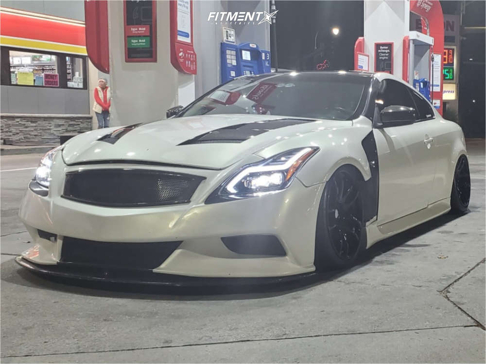 2014 INFINITI Q60 Sport with 19x9.5 ESR Sr08 and Federal 255x35 on Air