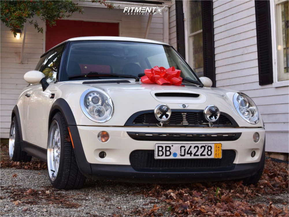 2005 Mini Cooper S with 17x8 Aodhan Ah02 and Falken 205x45 on