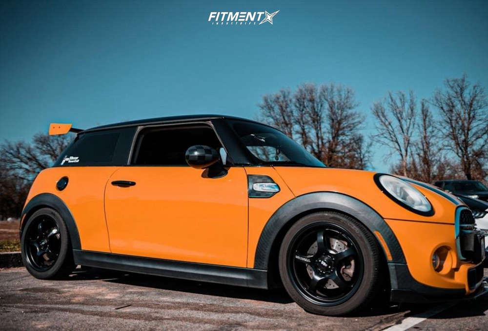 Mr. Cooper セット 2014 Mini Cooper S with 17x7 Motegi Mr131 and Hankook 205x45 on
