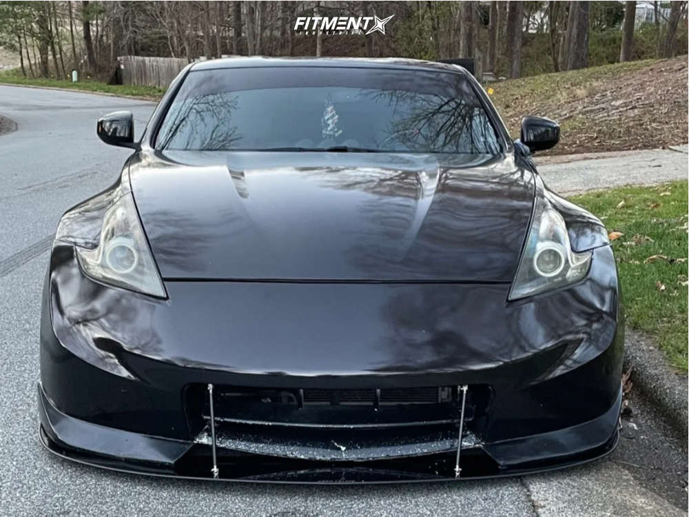 2009 Nissan 370Z Touring with 18x9.5 Aodhan Ds08 and