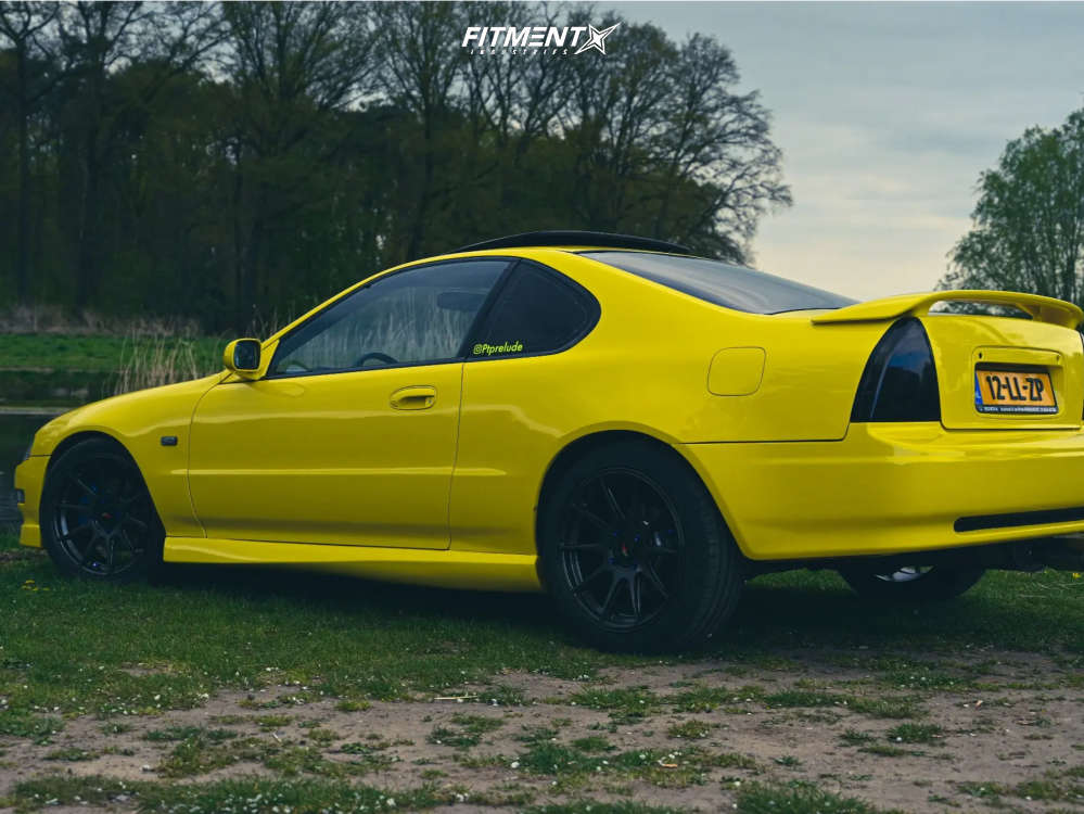 Na Raka Spring Prelude 1993 Honda Prelude S with 17x7.25 JR Wheels Jr11 and Hankook 215x40 on ...
