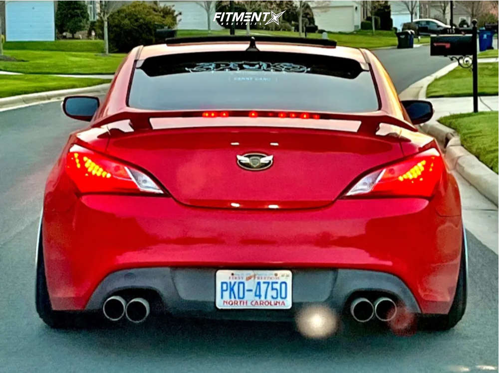 2010 Hyundai Genesis Coupe 3.8 Track with 19x9.5 Aodhan DS05 and Lexani