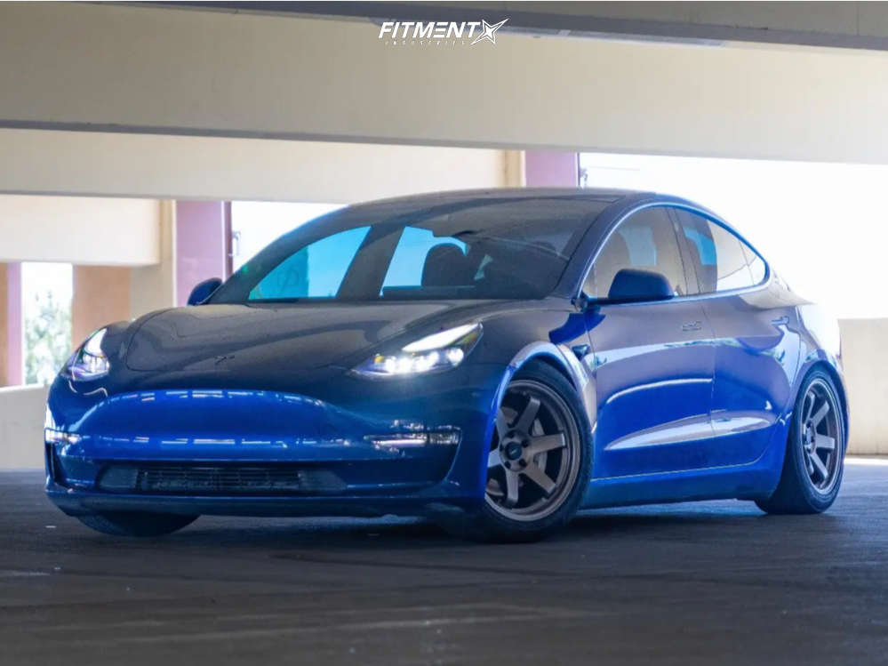 2021 Tesla 3 Standard Plus with 18x9.5 AVID1 Av6 and Vercelli