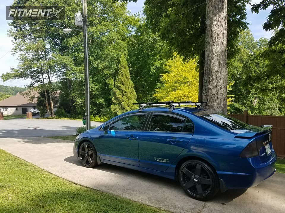 2009 Honda Civic Si with 18x8 KMC KM775 and Westlake 215x40 on Stock