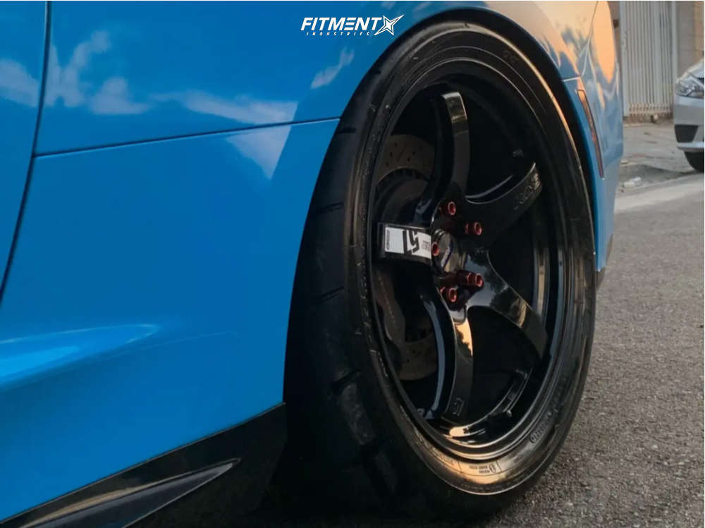 2018 Chevrolet Camaro SS with 19x9.5 Gram Lights 57cr and Toyo 
