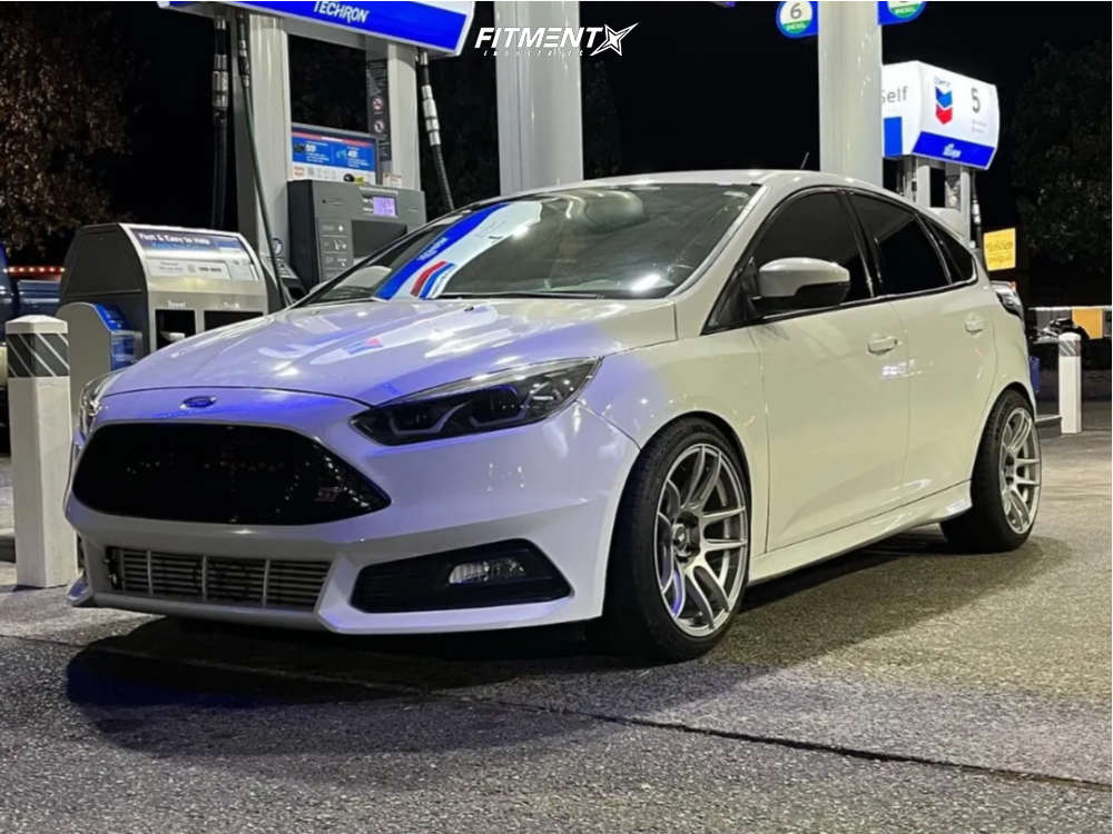 2016 Ford Focus ST with 18x9.5 ESR Cs8 and Michelin 245x40 on Lowering ...