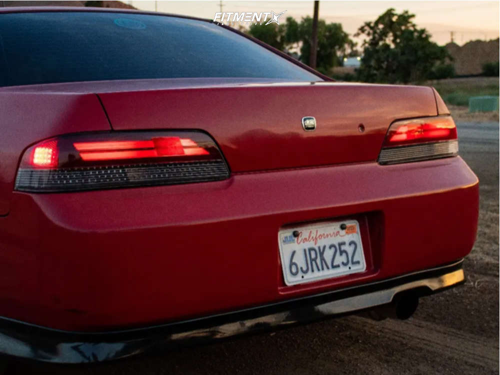1997 Honda Prelude Base with 17x8 Yokohama Model T7 and Ohtsu 215x40 on