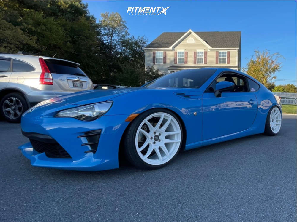 2020 Toyota 86 Base with 18x9.5 ESR Cs8 and Vercelli 215x40 on