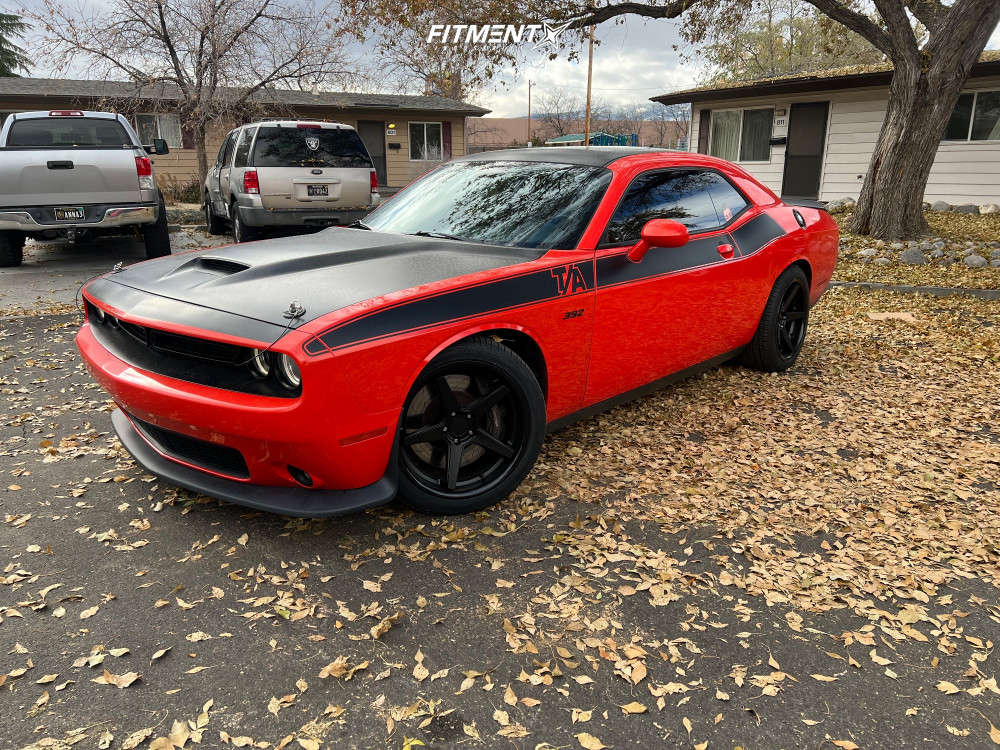 2018 Dodge Challenger T/A 392 with 20x10 Ferrada Fr3 and Pirelli