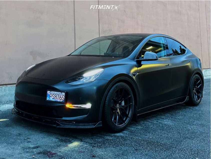 2022 Tesla Y Long Range with 20x10 Braelin BR14 and Pirelli 275x40 on