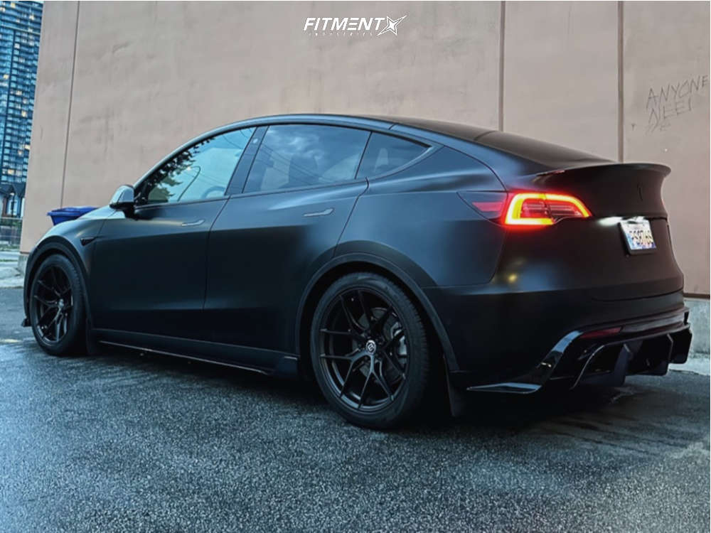 2022 Tesla Y Long Range with 20x10 Braelin BR14 and Pirelli 275x40 on