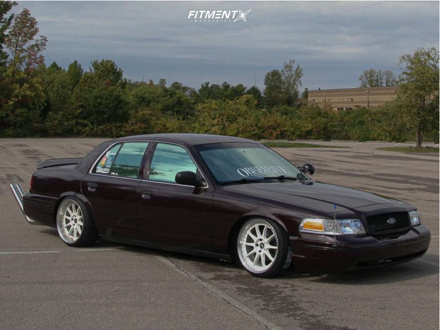 2006 Ford Crown Victoria Police Interceptor with 19x9.5 ESR Cs12 and Haida 215x35 on Lowering