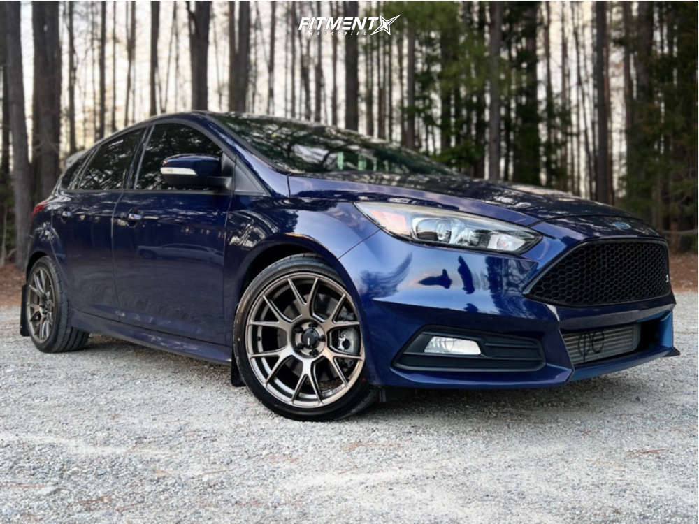 2016 Ford Focus ST with 18x8.5 Konig Ampliform and Yokohama 245x40