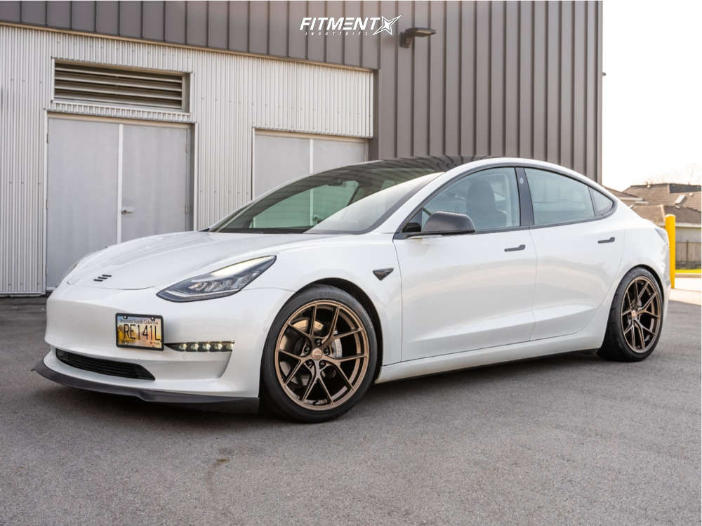 2020 Tesla 3 Standard Plus with 19x9.5 Superspeed Rf05rr and