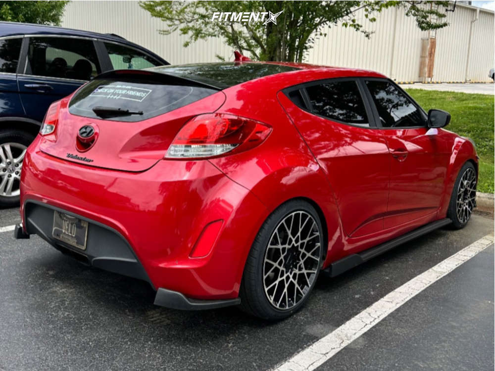 2013 Hyundai Veloster Base with 18x8 Vision Recoil and Vercelli 225x40