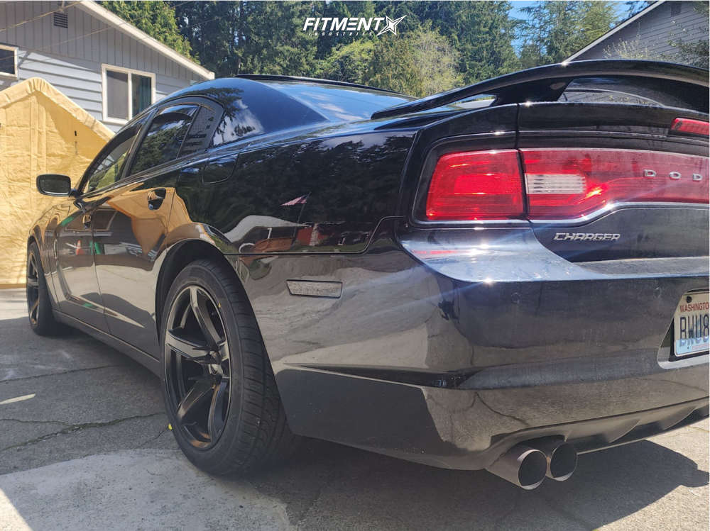 2014 Dodge Charger R/T with 20x9.5 Voxx Replicas Hellcat 2 and Vercelli