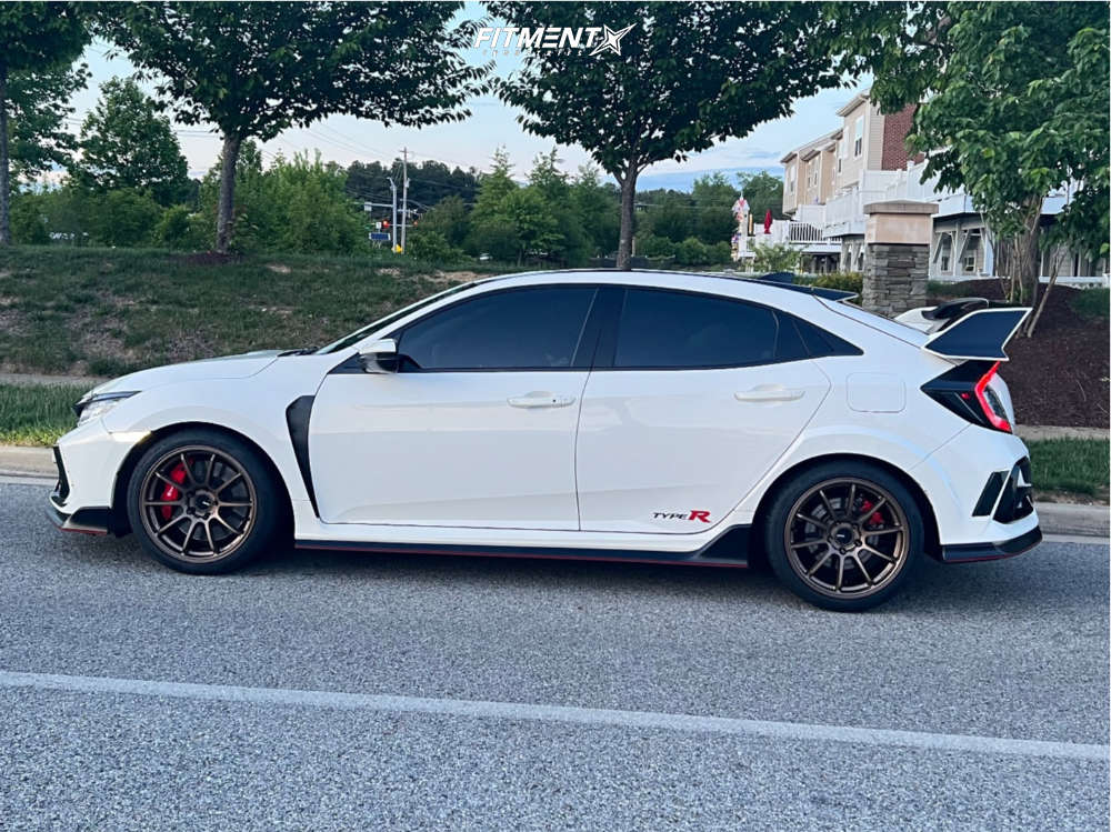 2021 Honda Civic Type R with 18x9.5 Enkei Triumph and Continental ...