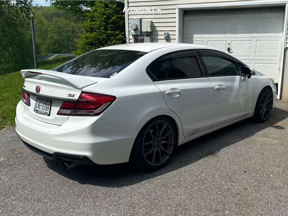 2015 Honda Civic Si with 18x8.5 Option Lab R716 and Delinte 225x40 on