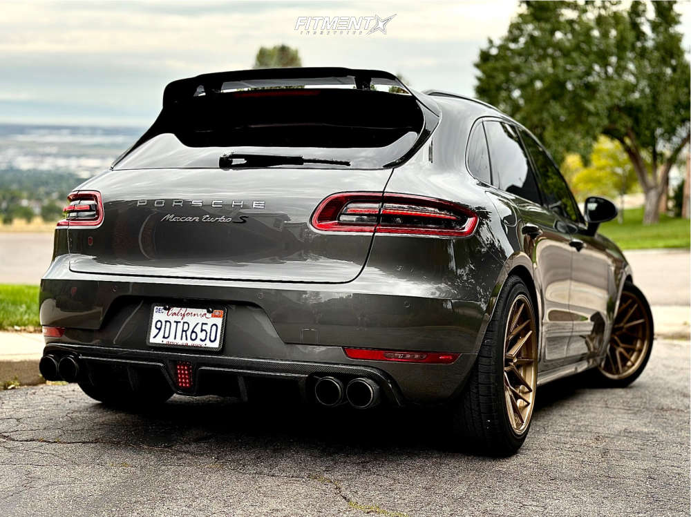 2016 Porsche Macan Turbo with 20x10.5 Vossen MX-3 and Continental