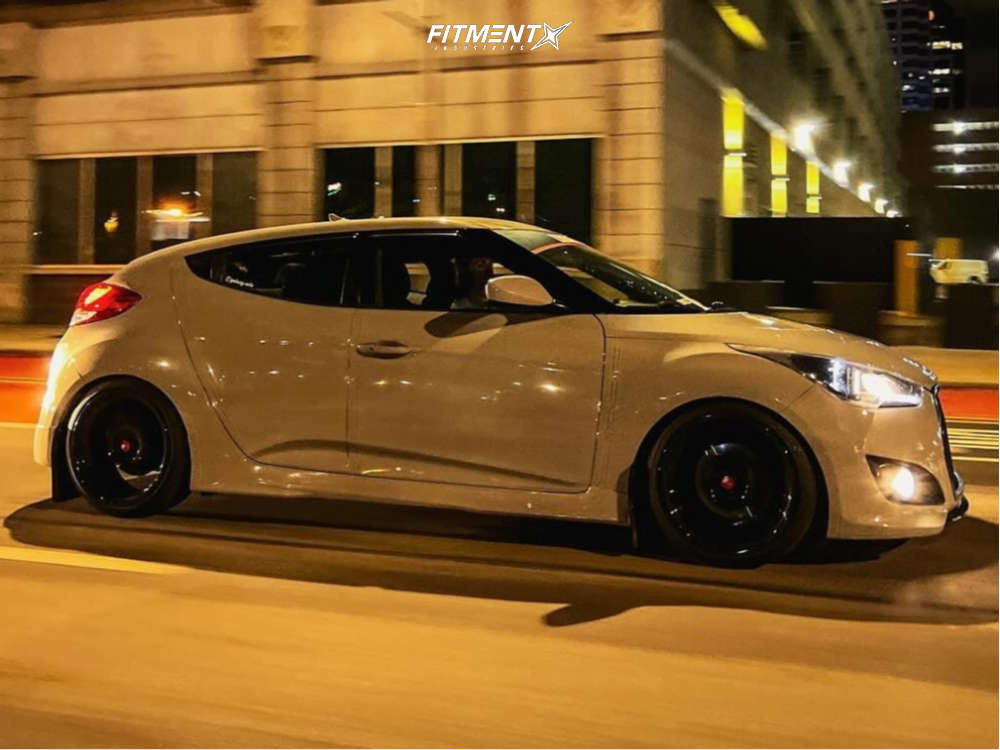 2013 Hyundai Veloster Base with 18x8.5 Aodhan Ah07 and Arroyo 215x40 on ...