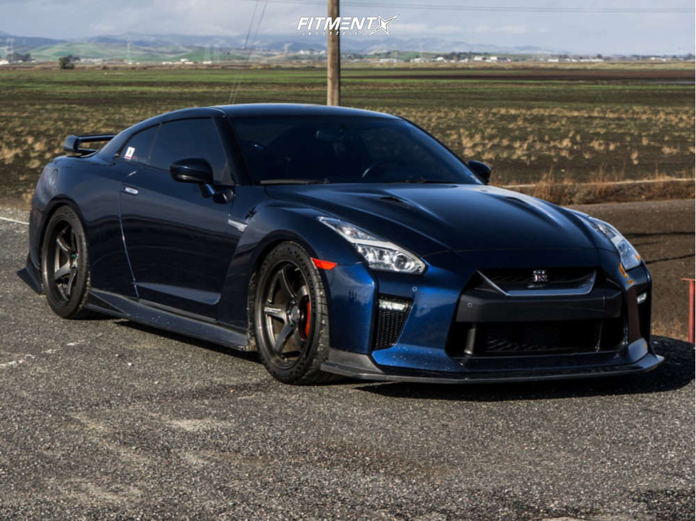 2017 Nissan GT-R Premium with 20x10 Advan Gt and Michelin 285x35