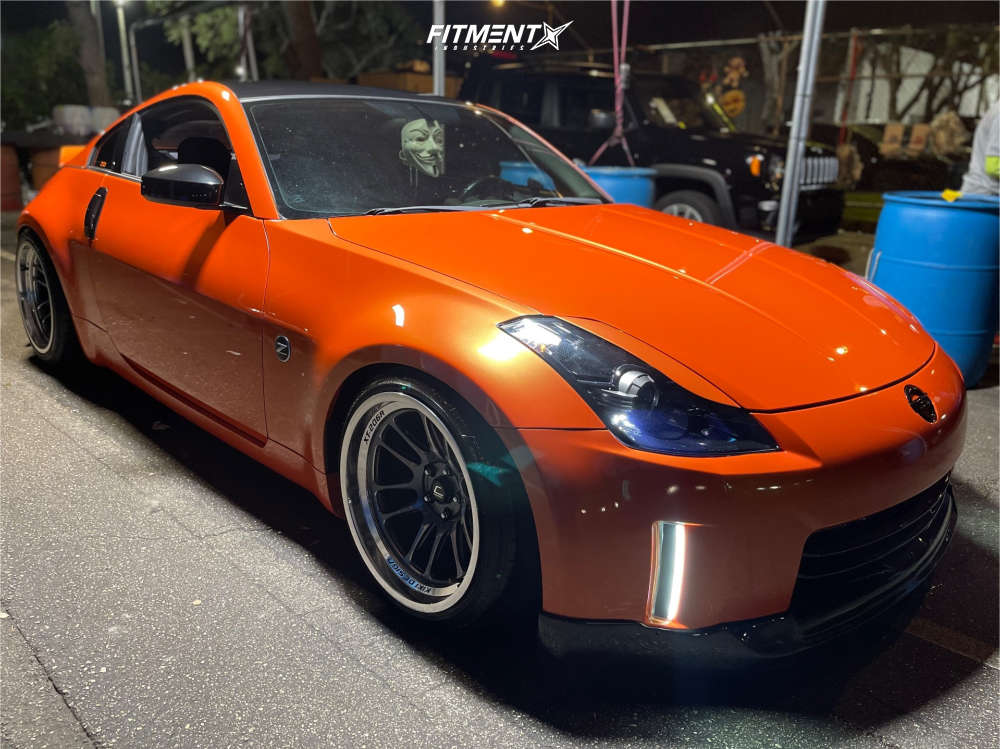 2004 Nissan 350Z Enthusiast with 18x11 Cosmis Racing Xt-206r and