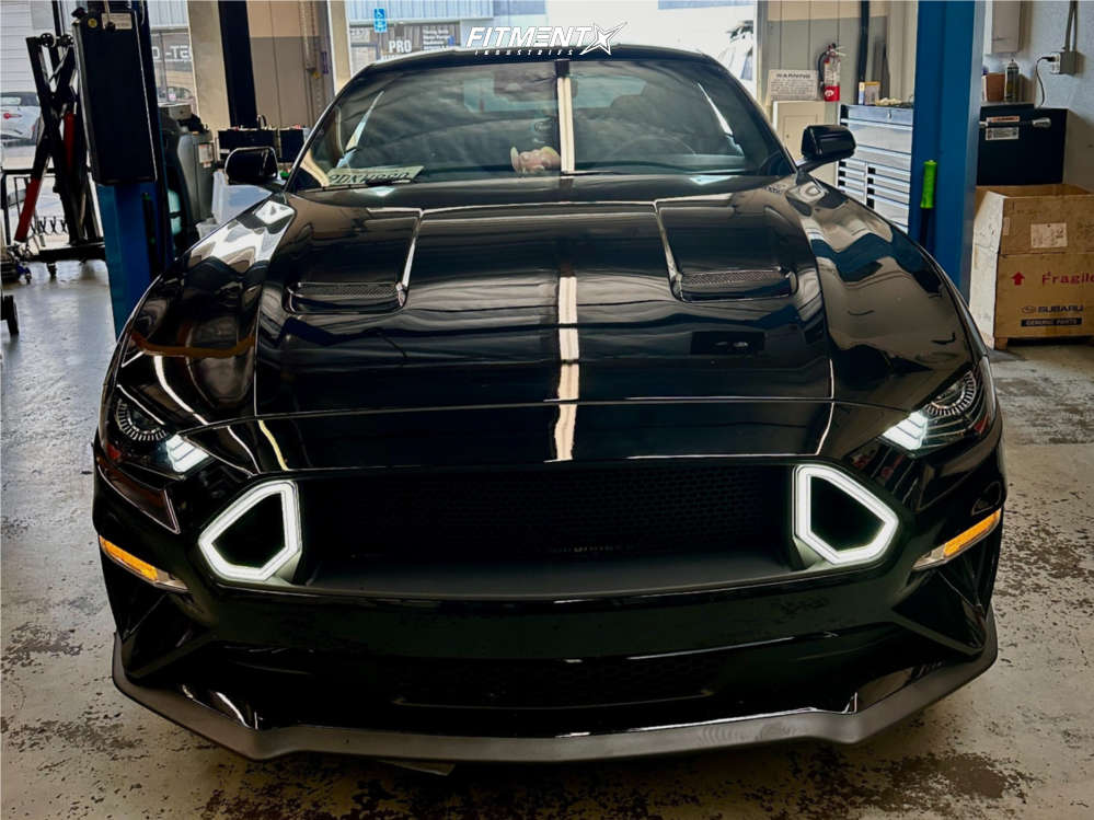 2022 Ford Mustang GT with 19x9.5 RTR Tech 7 and Michelin 265x40 on
