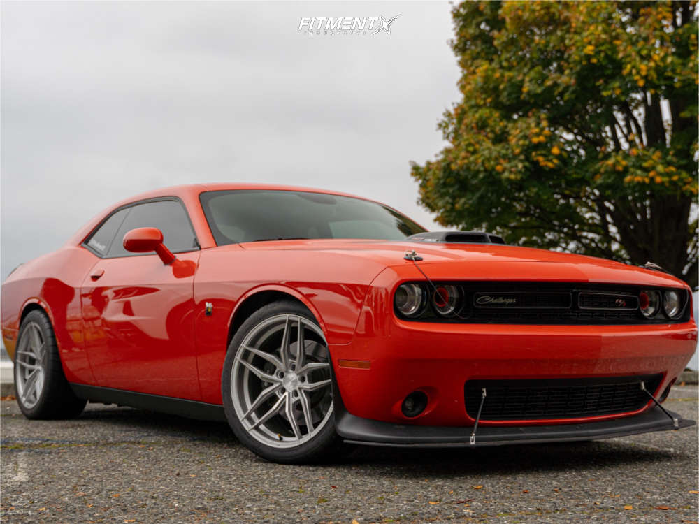 2020 Dodge Challenger R/T Scat Pack with 20x9 Ferrada F8-fr8 and