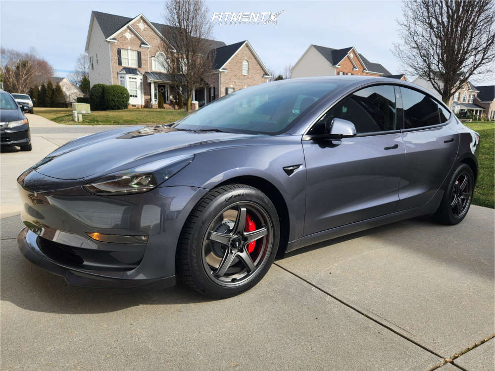2023 Tesla 3 Performance with 18x8.5 Konig Neoform and Continental