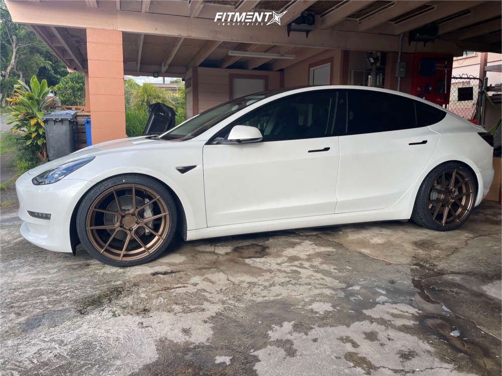 2023 Tesla 3 Base with 20x9 Ferrada F8-fr8 and Falken 235x35 on