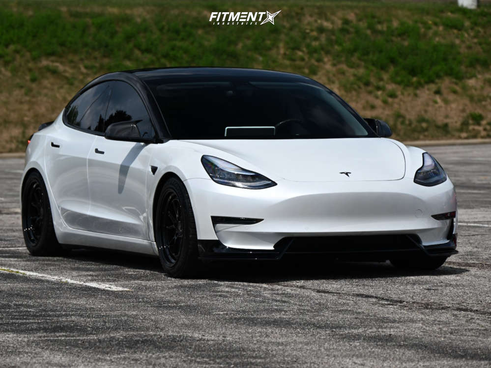 2020 Tesla 3 Long Range with 18x9.5 Aodhan Ds08 and Lexani 245x45