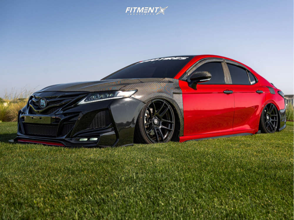 2020 Toyota Camry SE with 19x9.5 ESR Cs8 and Toyo Tires 225x35 on Air