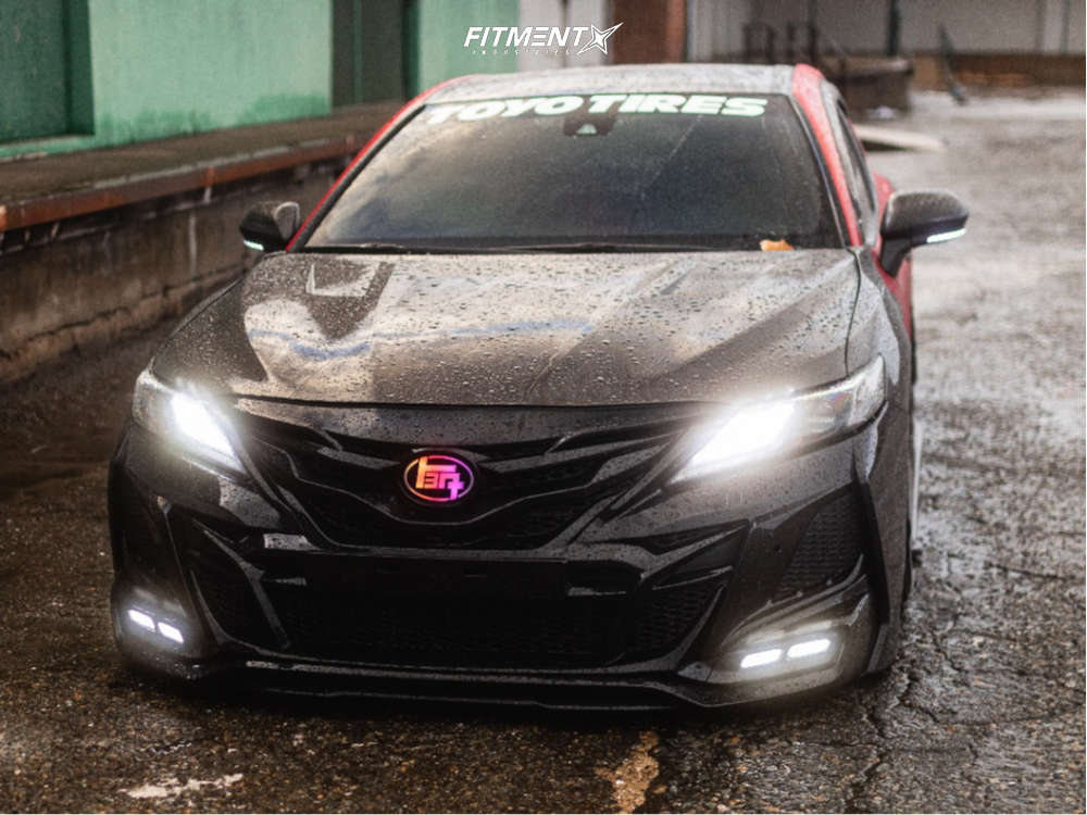 2020 Toyota Camry SE with 19x9.5 ESR Cs8 and Toyo Tires 225x35 on Air