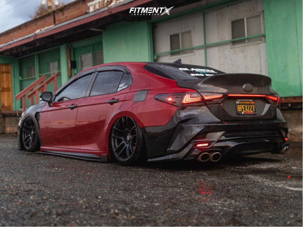 2020 Toyota Camry SE with 19x9.5 ESR Cs8 and Toyo Tires 225x35 on Air