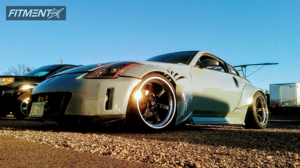 2004 Nissan 350Z Base with 20x9.5 Cosmis Racing XT-006R and Toyo