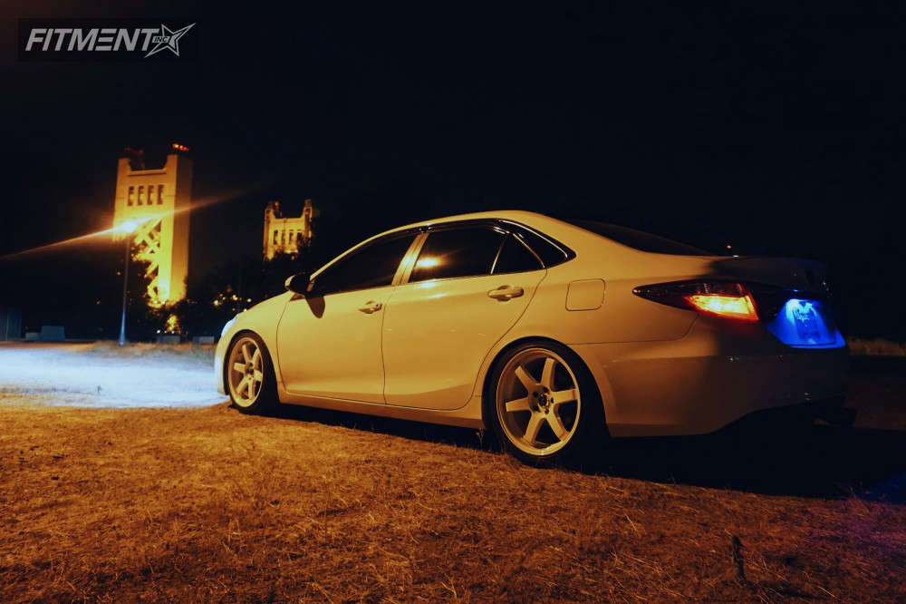Jnc014 2015 Toyota Camry SE with 19x8.5 JNC JNC014 and Sumitomo 245x40 on ...