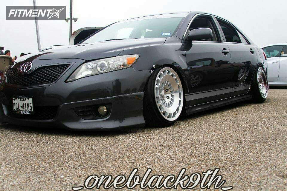 2011 Toyota Camry SE 4dr Sedan (2.5L 4cyl 6A) with 18x9.5 Rotiform Ccv ...