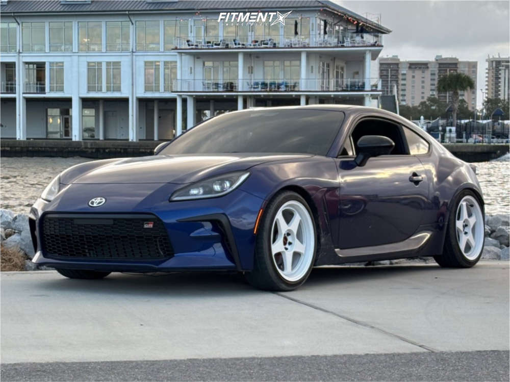 ウィンウィン ar セット 2024 Toyota GR86 Premium with 18x8.5 AVID1 AV42 and Lexani 225x40