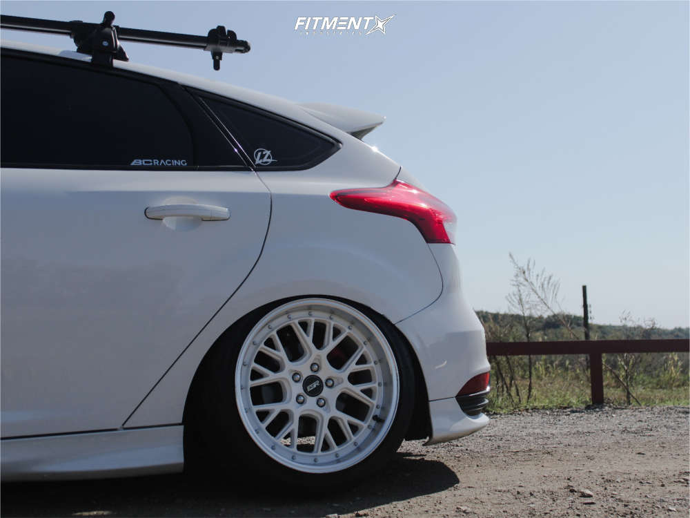 AST 5300 Series Coilovers | 2016-2018 Ford Focus RS (RAC-F7001S) main image 1