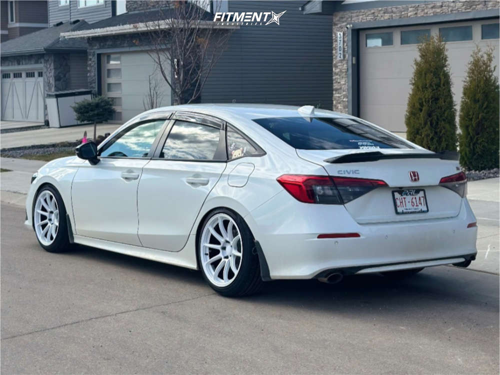 2024 Honda Civic Si with 18x9.5 Superspeed Rf03rr and Ironman 235x40 on ...