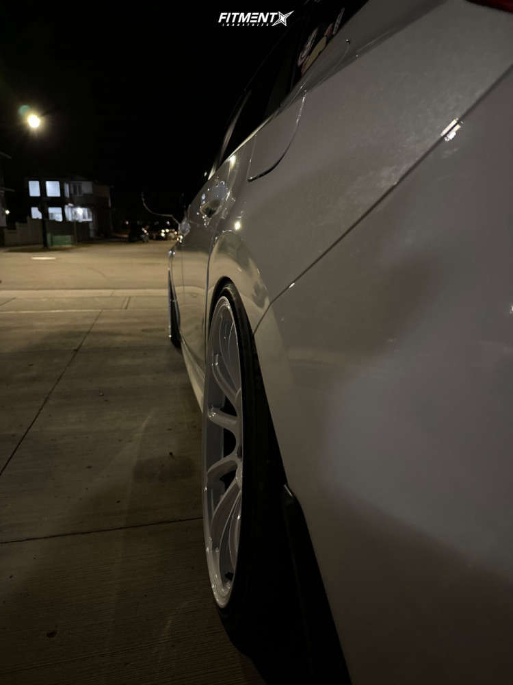 2024 Honda Civic Si with 18x9.5 Superspeed Rf03rr and Ironman 235x40 on ...