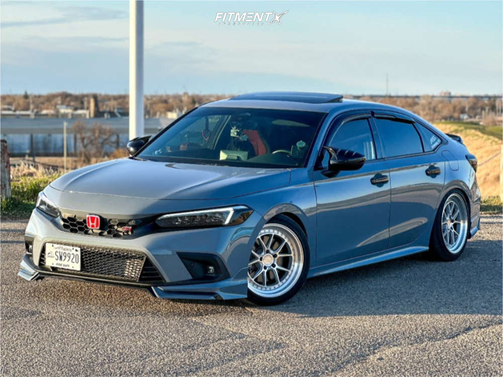2024 Honda Civic Si with 18x8.5 Aodhan Ds08 and Goodyear 235x40 on ...