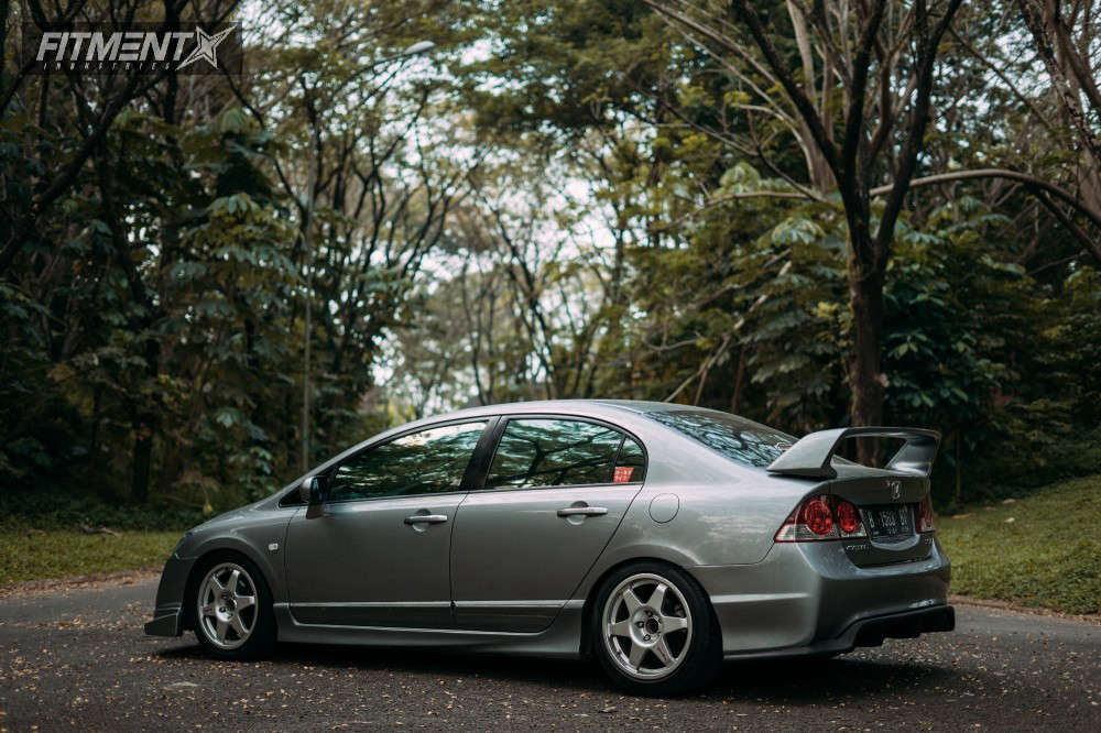 2006 Honda Civic Si 2dr Coupe (2.0L 4cyl 6M) with 17x7.5 Speedline