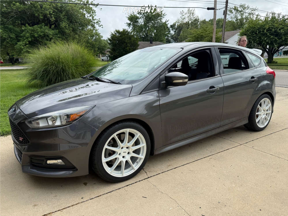 2018 Ford Focus ST with 18x8 Voxx Cotto and Kosic 235x40 on Stock