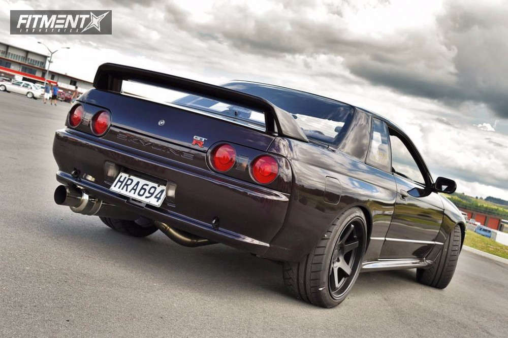 1991 Nissan Skyline R32 Base with 18x10.5 Varrstoen Es2 and Westlake ...