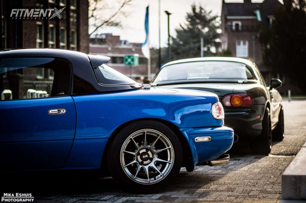 1993 Mazda MX-5 Miata with 15x8.25 XXR 527 and Toyo Tires 195x50